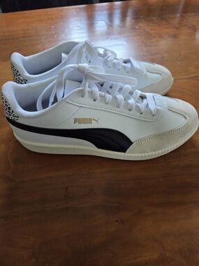 PUMA Woman's White & Black Casual Sneakers